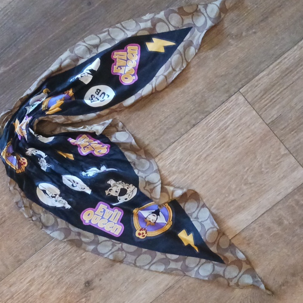 Coach Villians Crossbody Bag With Patches, Pouch And Villian Hankerchief - Picture 16 of 16